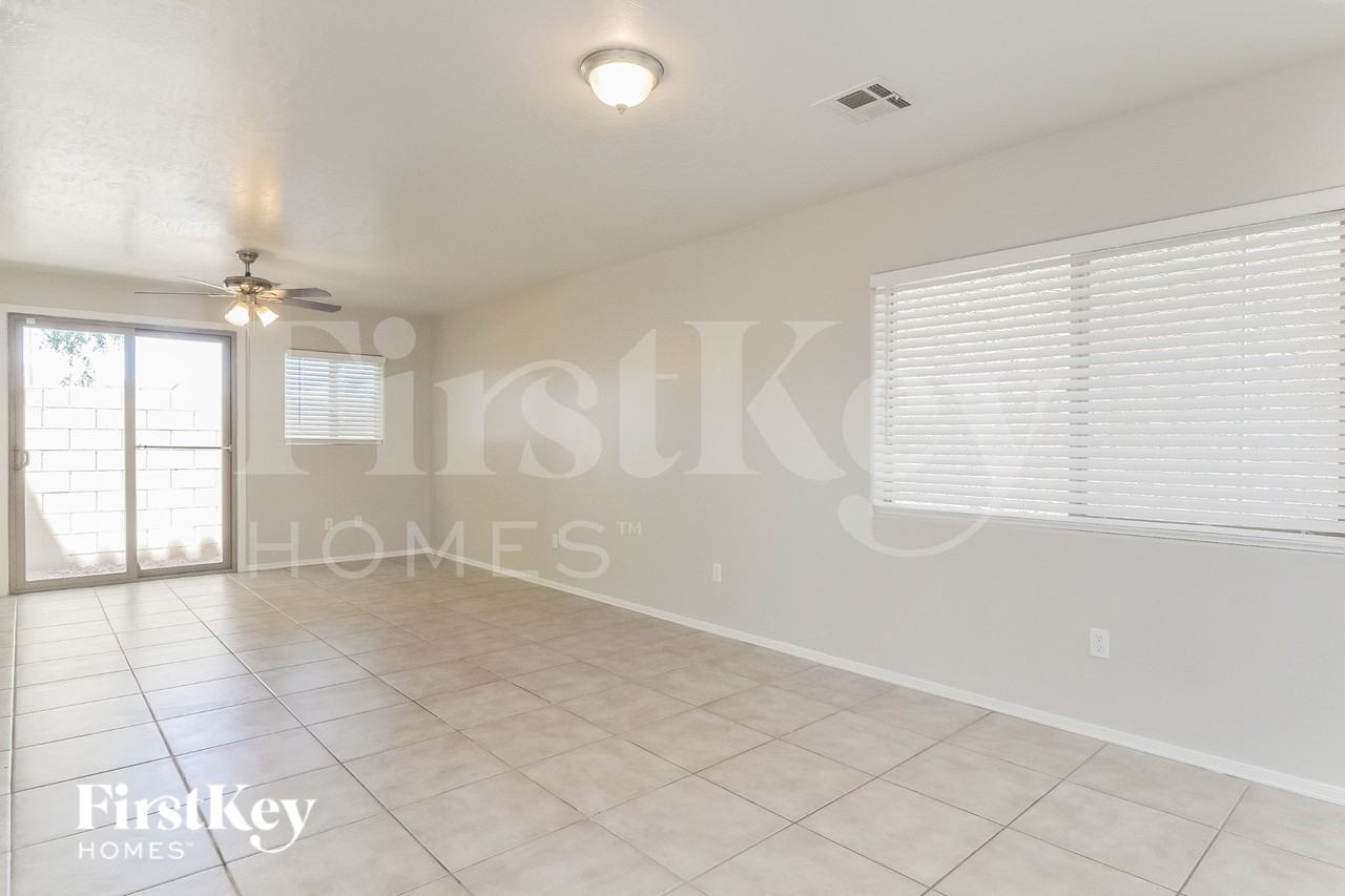 5304 Tipper Ave - Photo 3 of 16