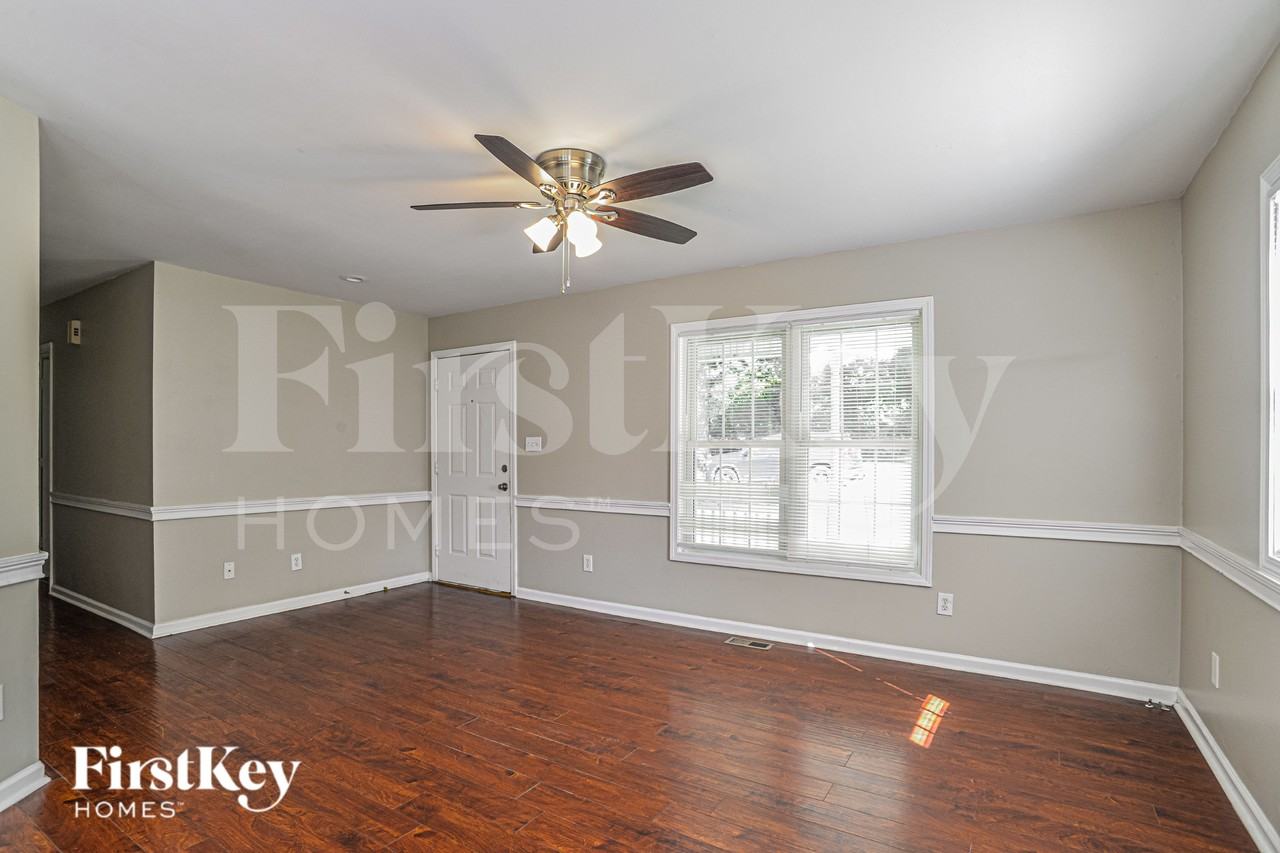 835 S Millon St - Photo 2 of 16