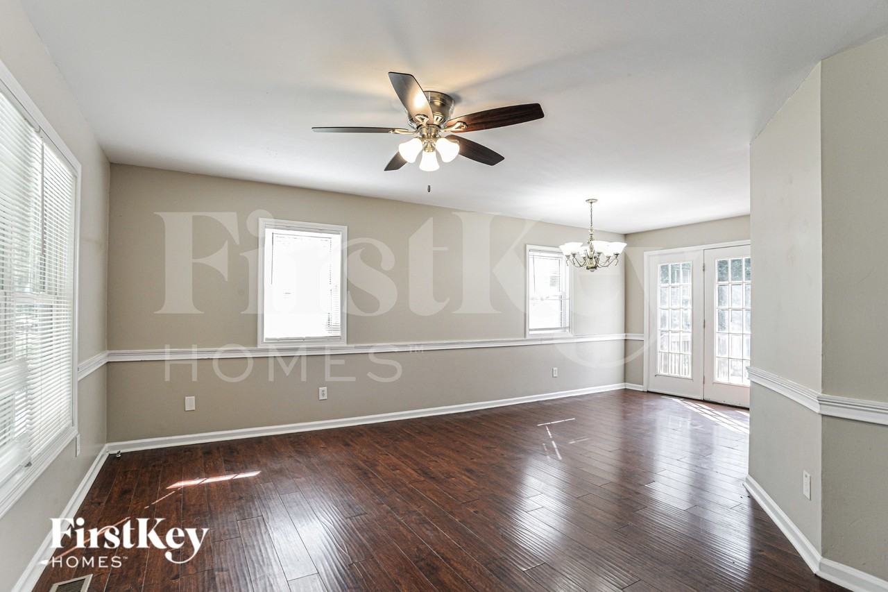 835 S Millon St - Photo 3 of 16