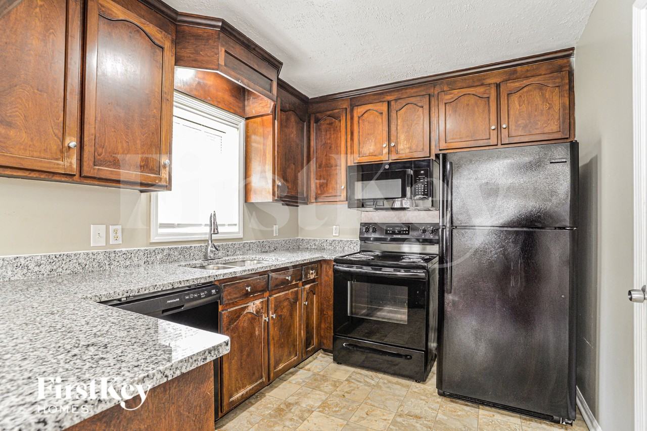 835 S Millon St - Photo 5 of 16