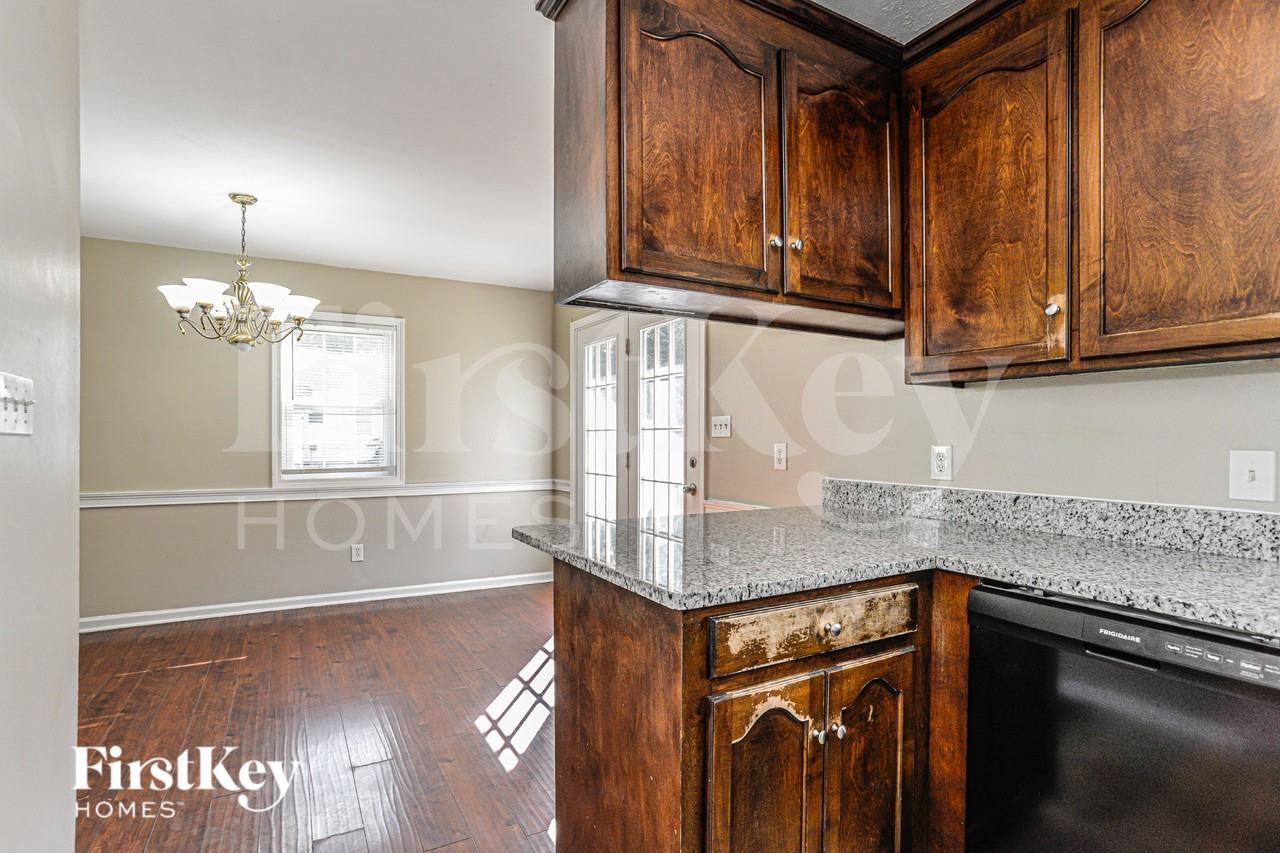 835 S Millon St - Photo 6 of 16