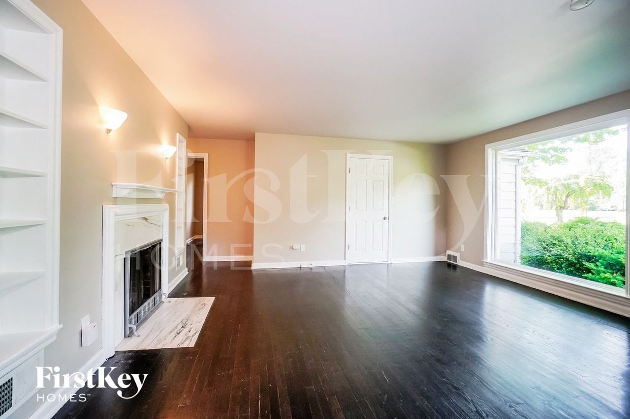 2170 Eastcleft Dr - Photo 4 of 15