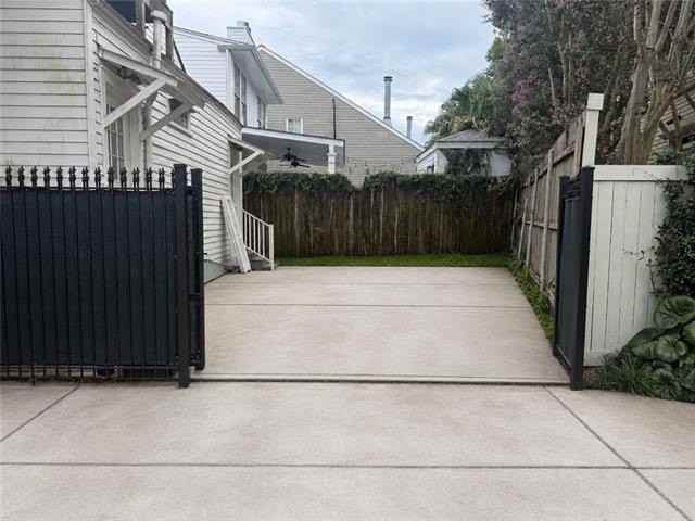 548 Jefferson Ave - Photo 2 of 15