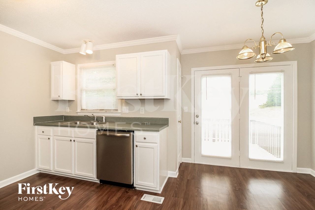 5010 Promise Land Ct - Photo 5 of 15