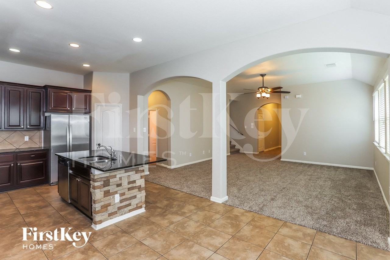6823 Hunters Way Ln - Photo 5 of 16