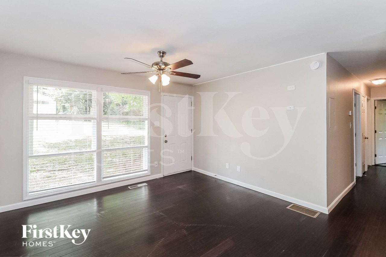 2296 Lakewood Dr Nw - Photo 2 of 15