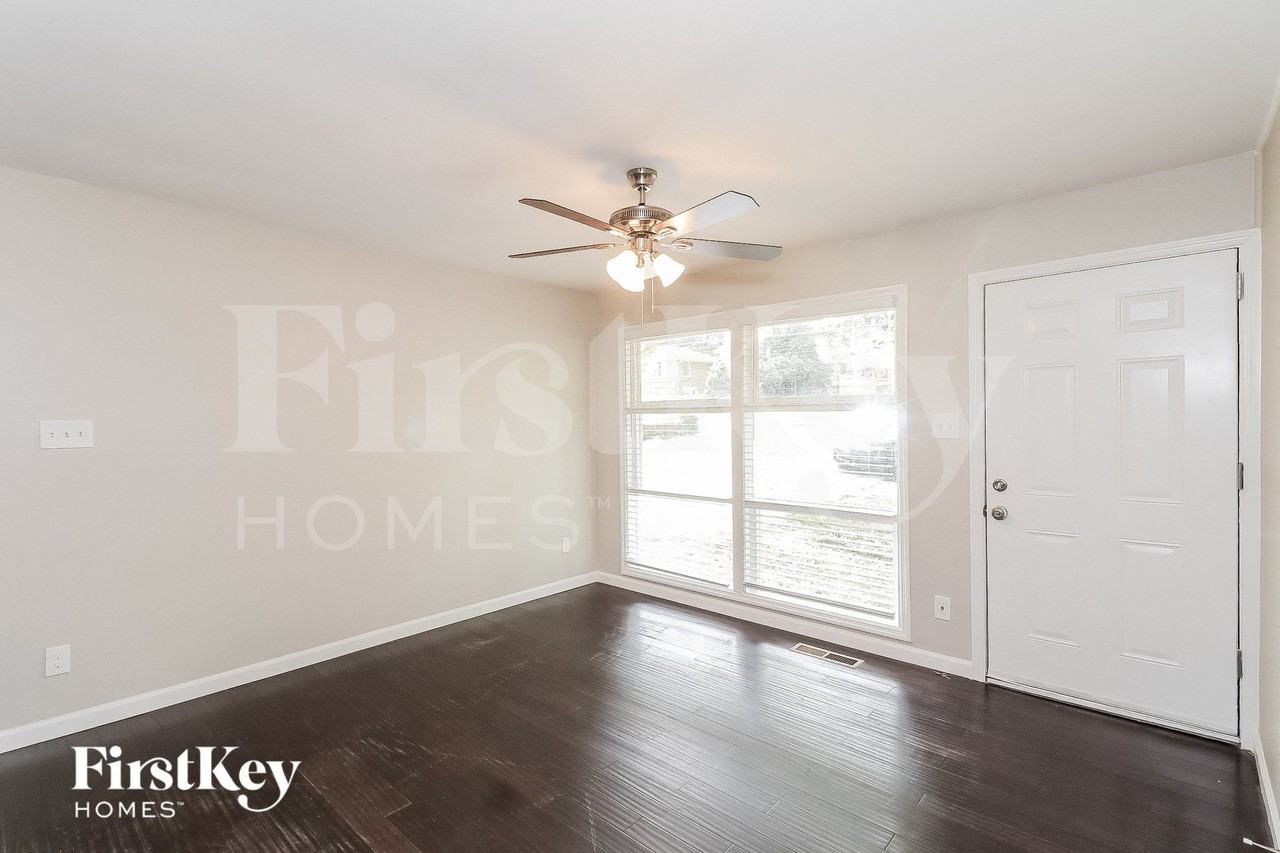 2296 Lakewood Dr Nw - Photo 3 of 15