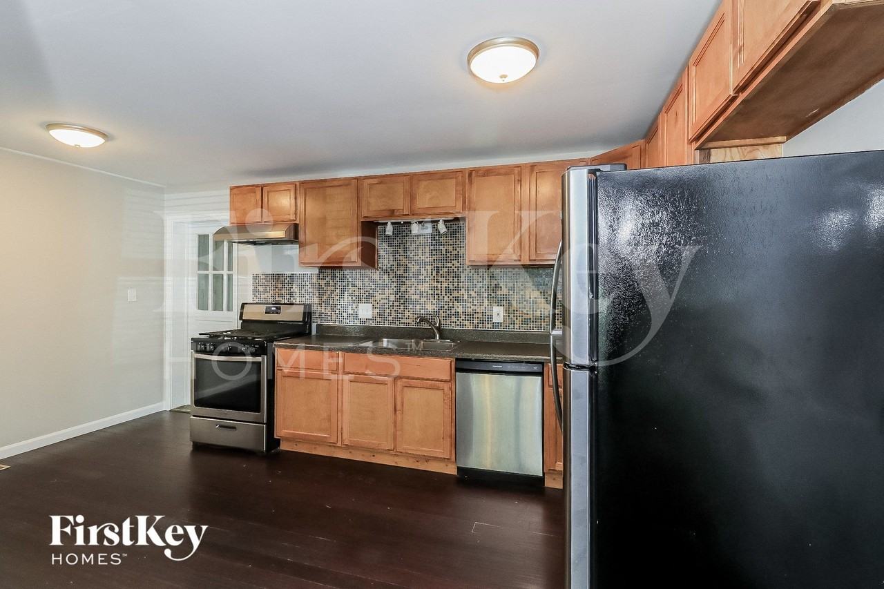 2296 Lakewood Dr Nw - Photo 5 of 15