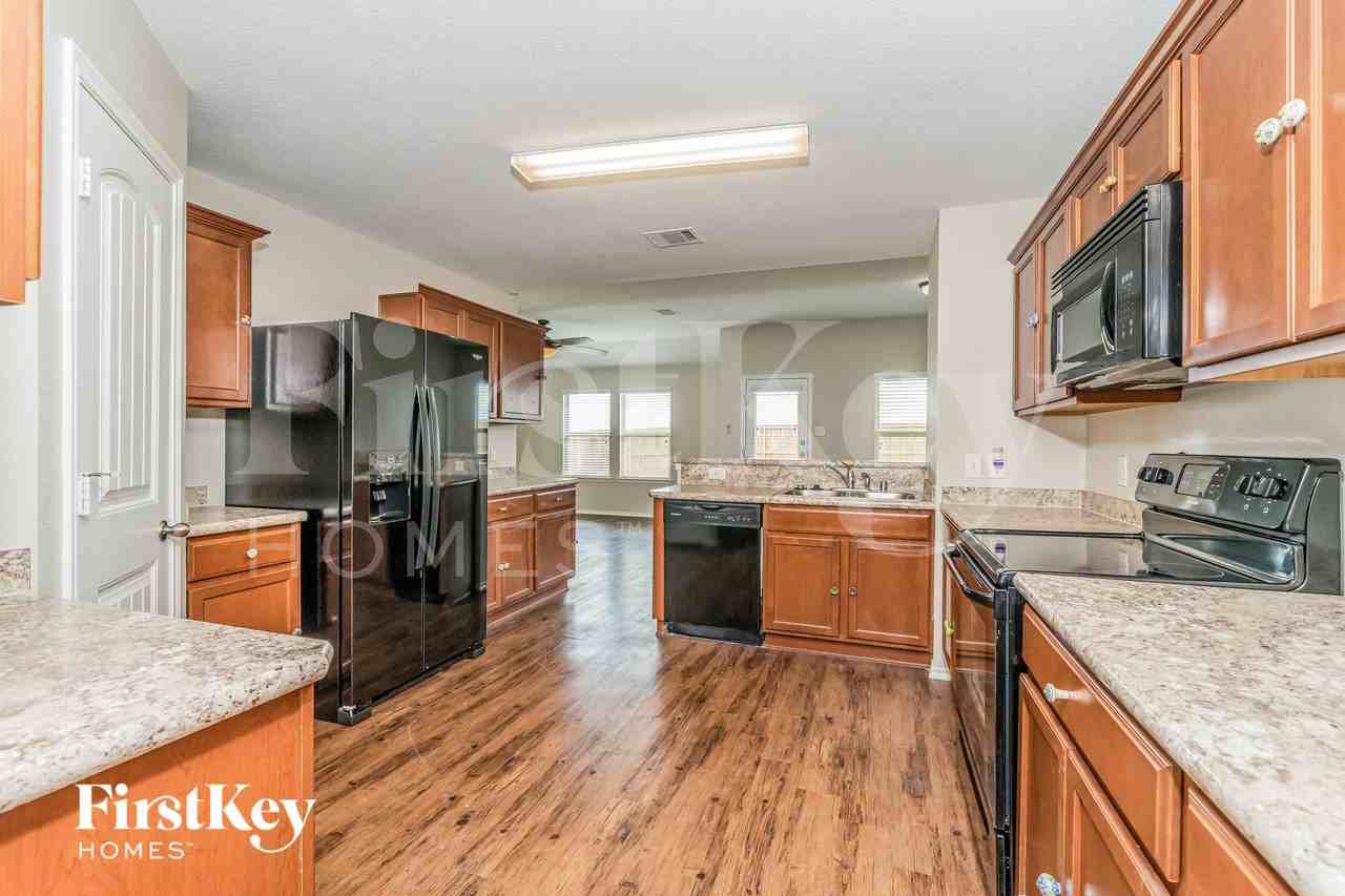 313 Plum Dr - Photo 6 of 16