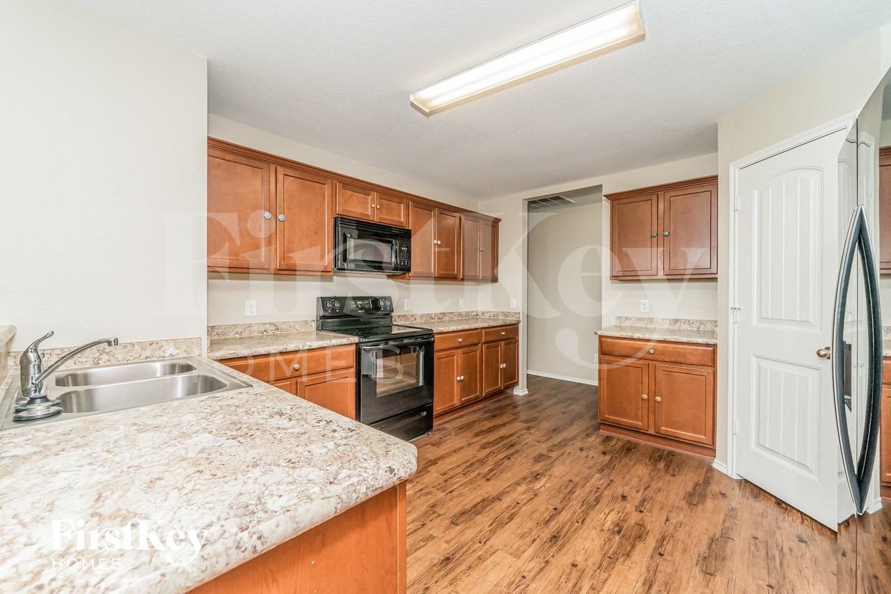 313 Plum Dr - Photo 7 of 16