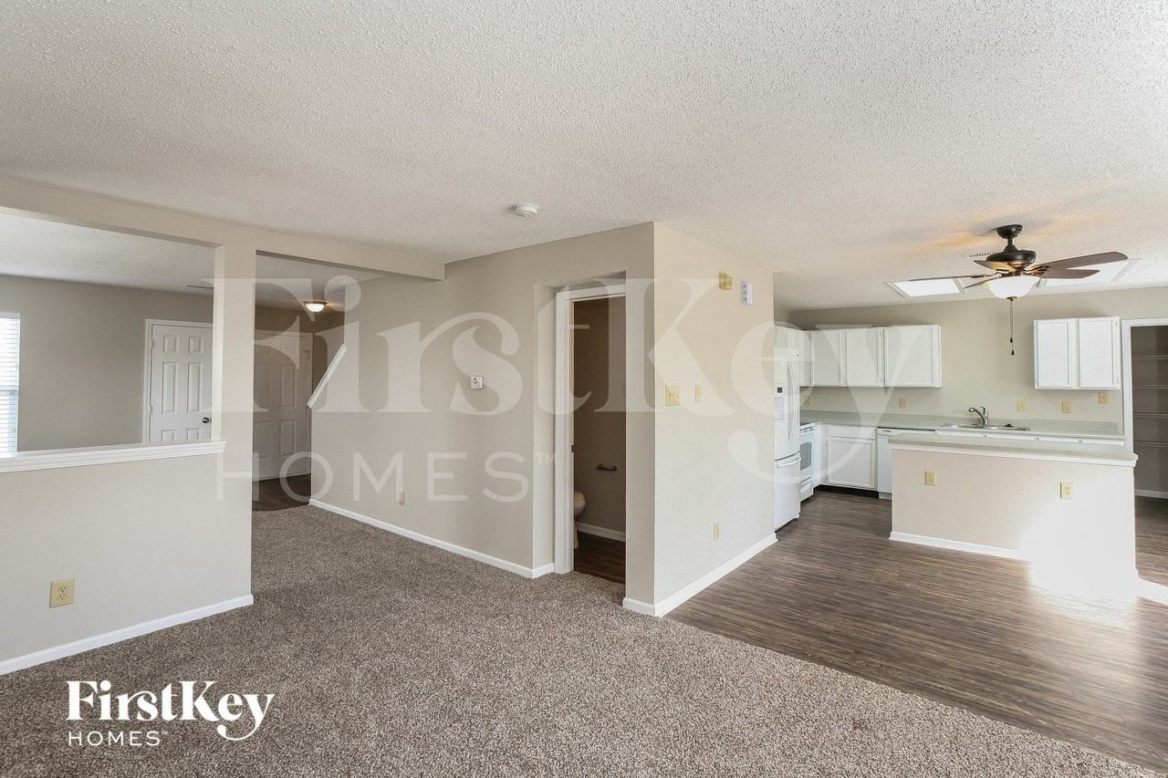 9197 Huntleigh Cir - Photo 6 of 17