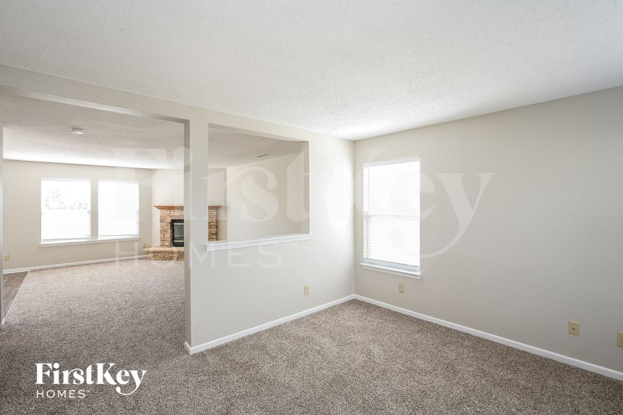 9197 Huntleigh Cir - Photo 7 of 17