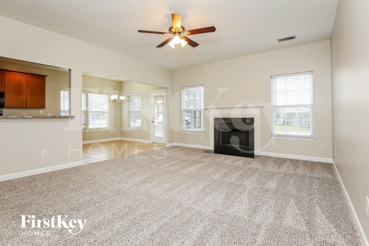 3038 Argyll Dr - Photo 4 of 16