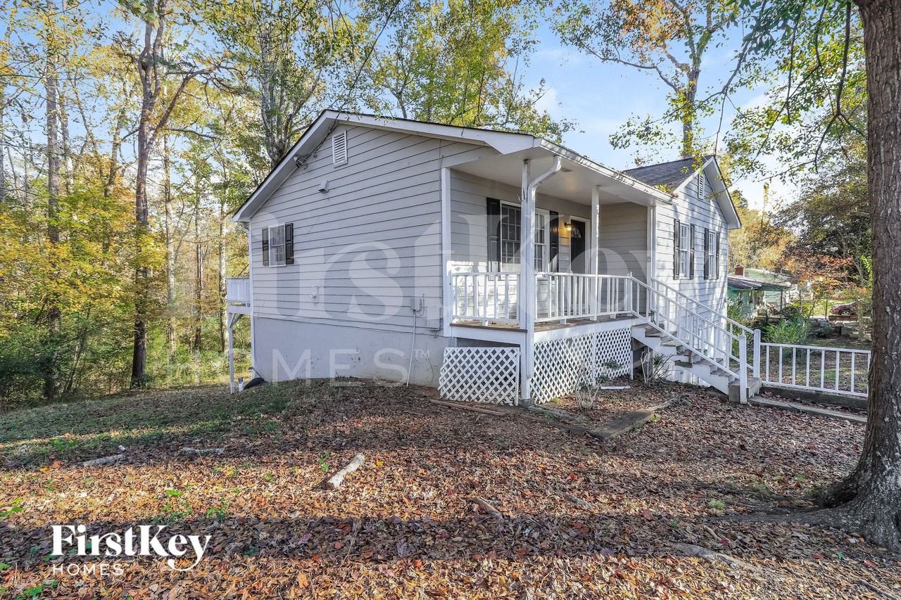 592 Valerie Cir - Photo 2 of 15