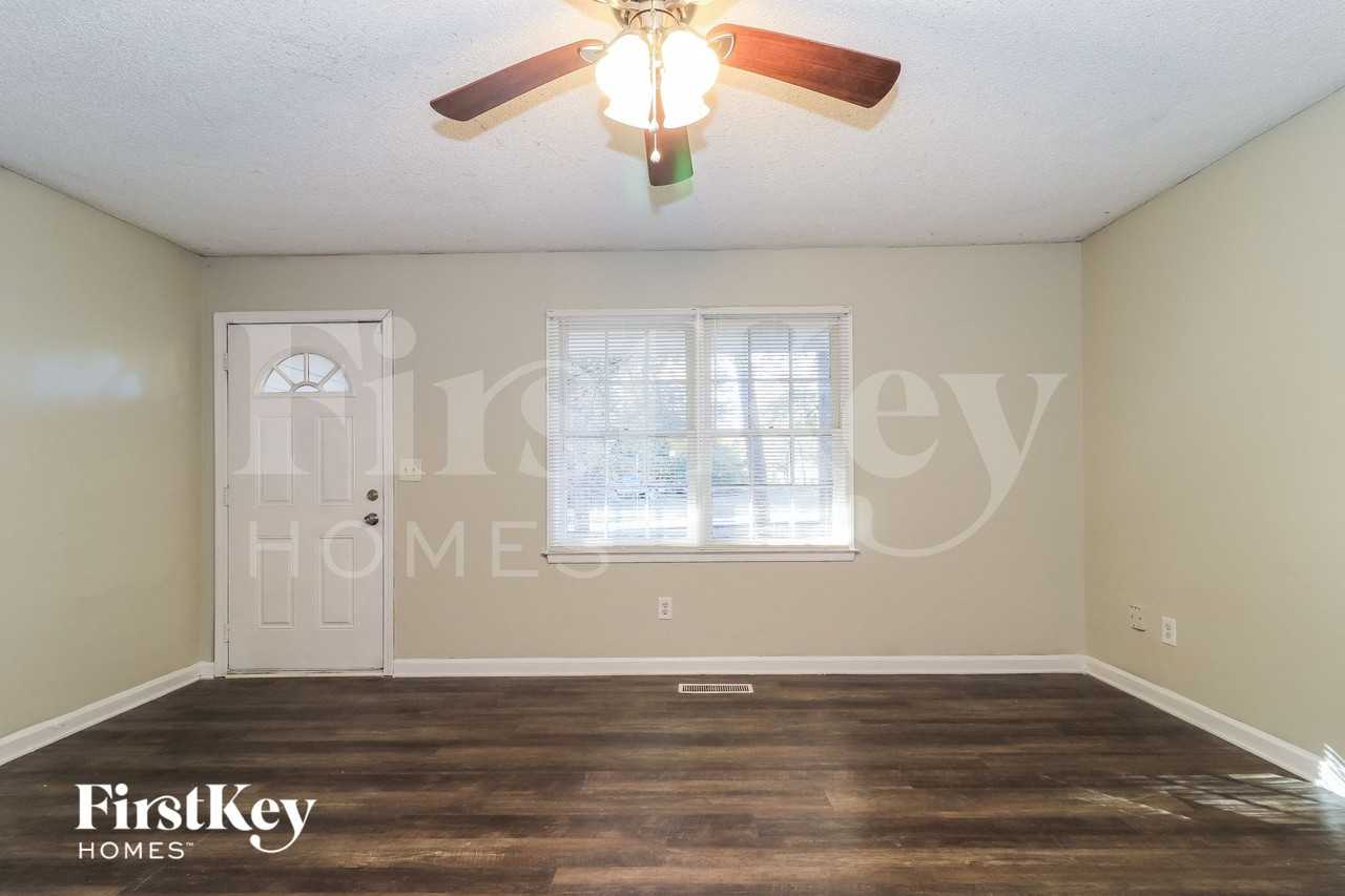 592 Valerie Cir - Photo 3 of 15
