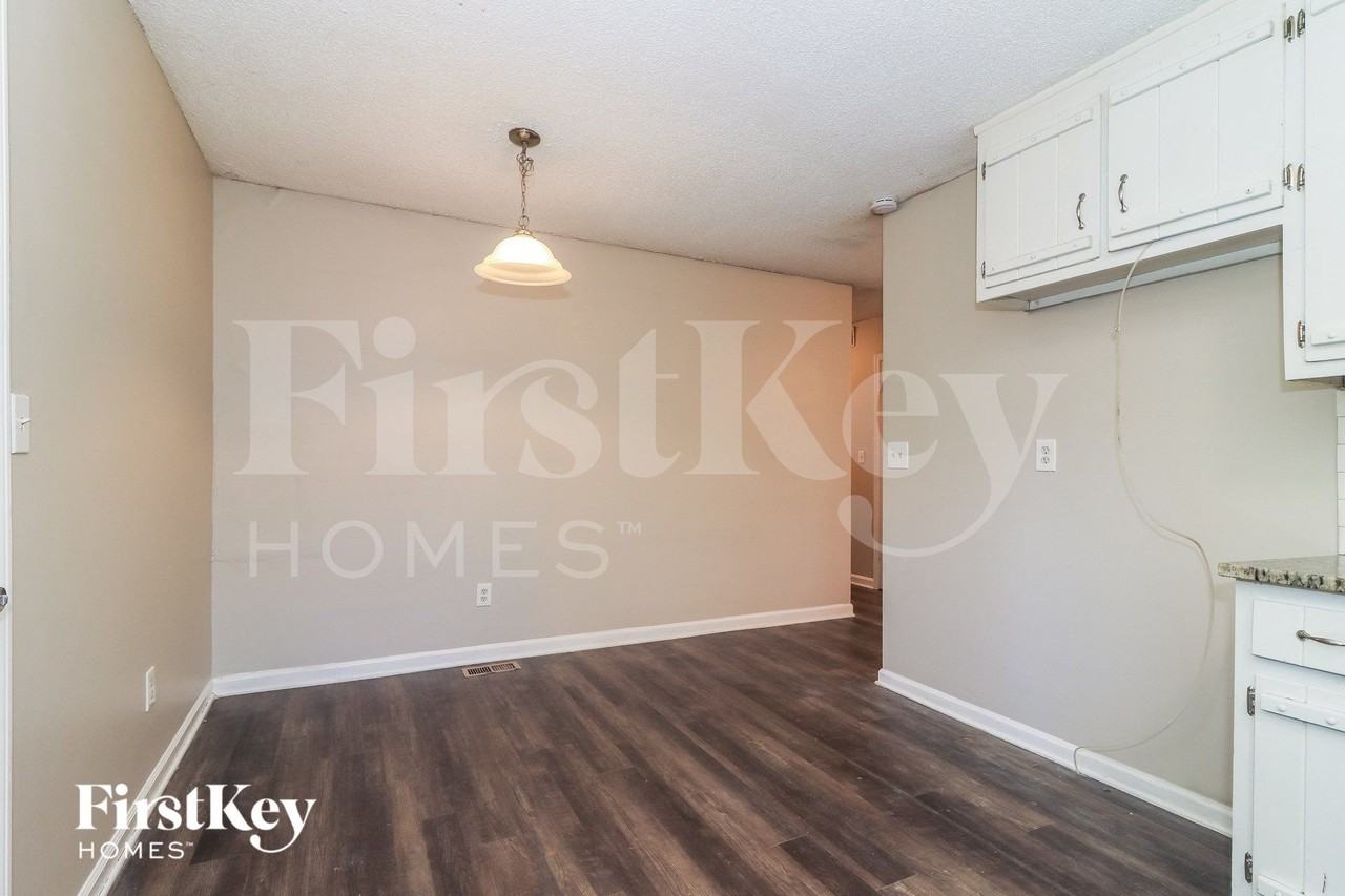 592 Valerie Cir - Photo 6 of 15