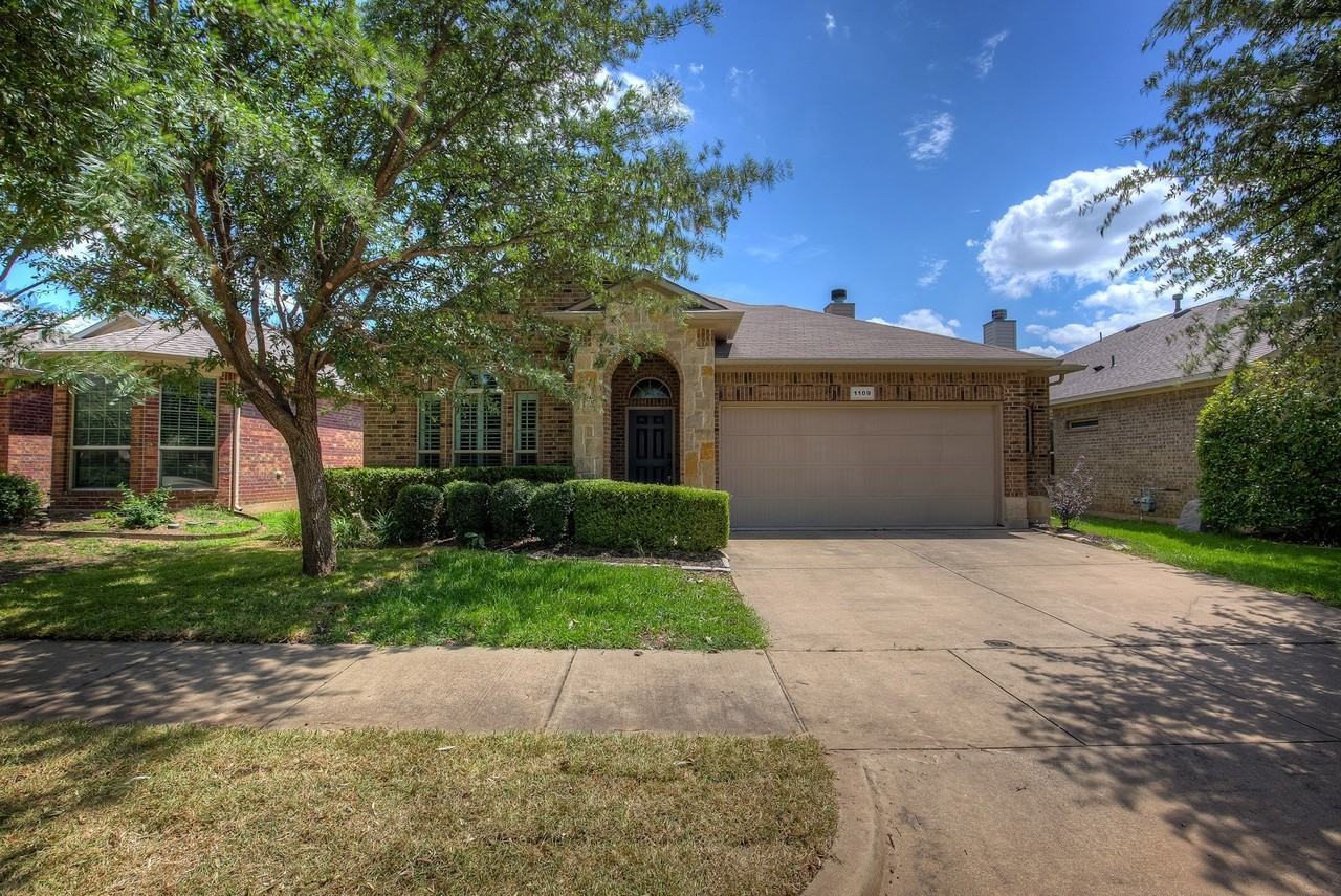 1109 Central Village Dr - Photo 3 of 37