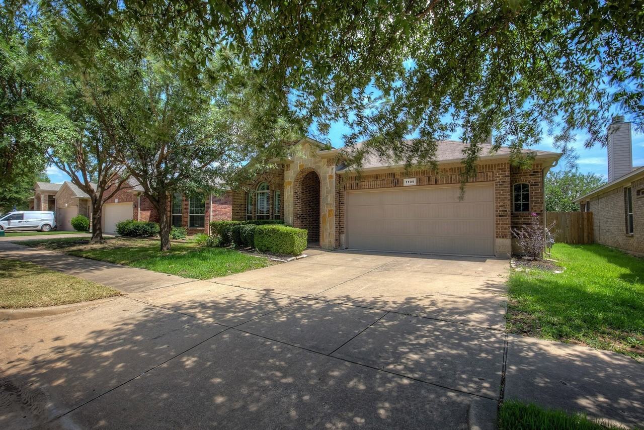1109 Central Village Dr - Photo 4 of 37