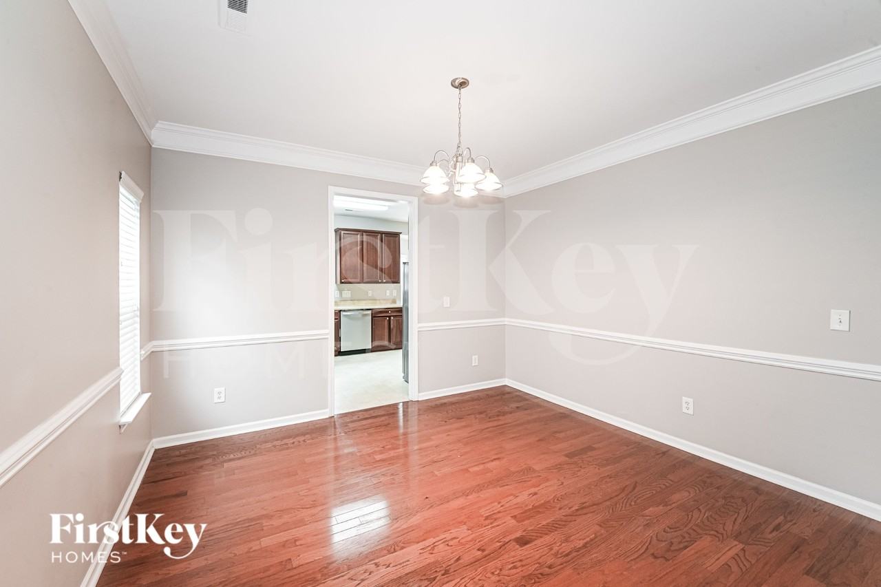 9613 Rothman Ln - Photo 4 of 16