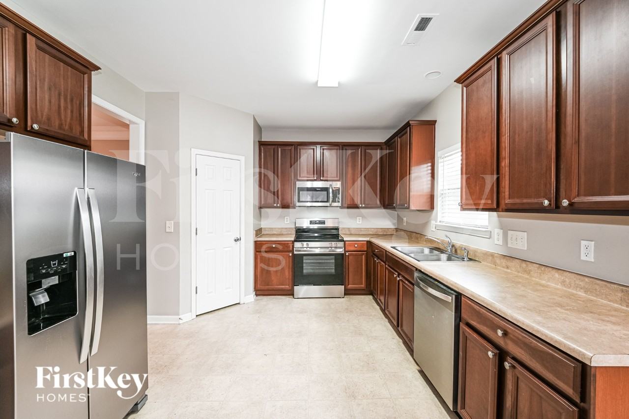9613 Rothman Ln - Photo 6 of 16