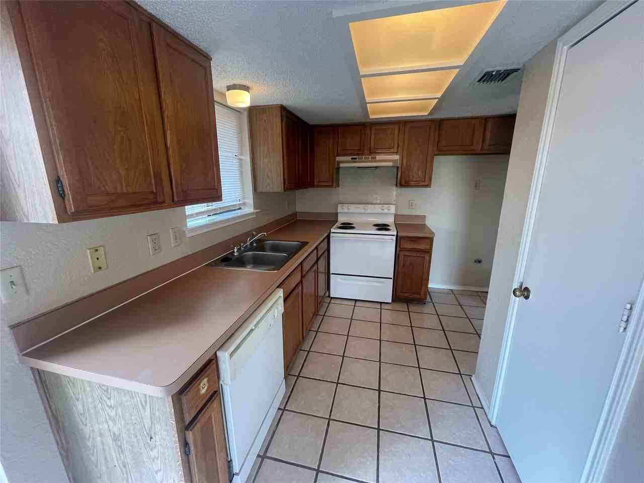 2709 Stanford St #A - Photo 4 of 6