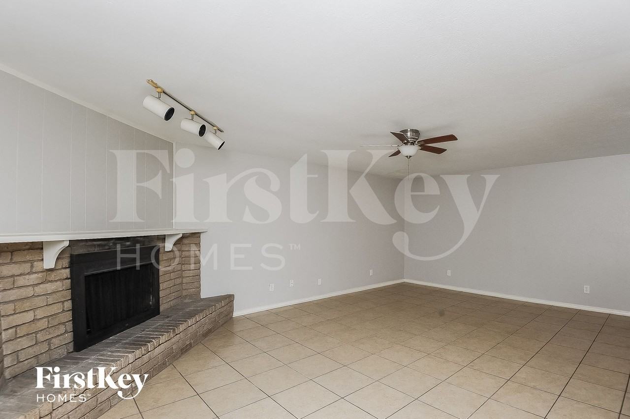 7851 Hollyberry Ct - Photo 2 of 15