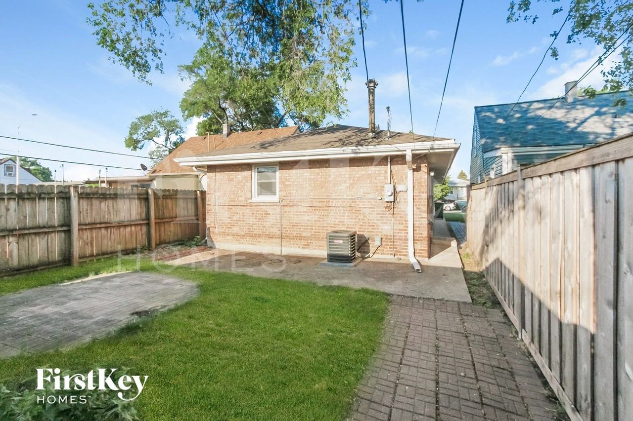 7804 Laramie Ave - Photo 2 of 2