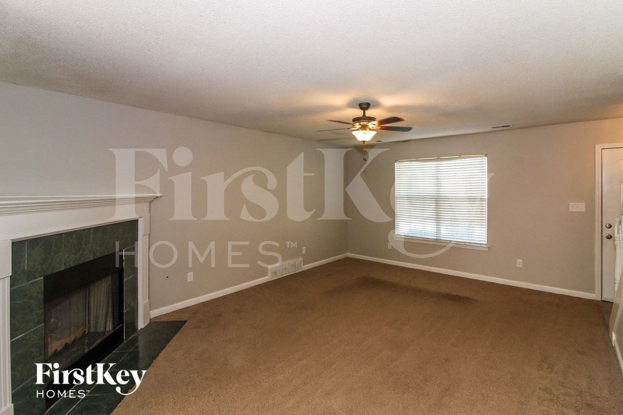 7680 Bramble Ln - Photo 3 of 15