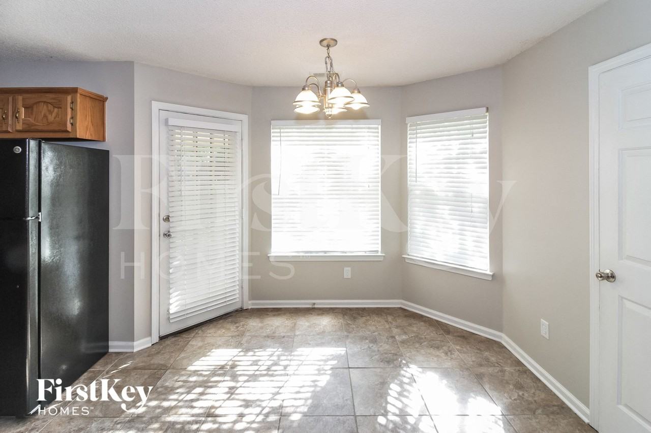 7680 Bramble Ln - Photo 4 of 15