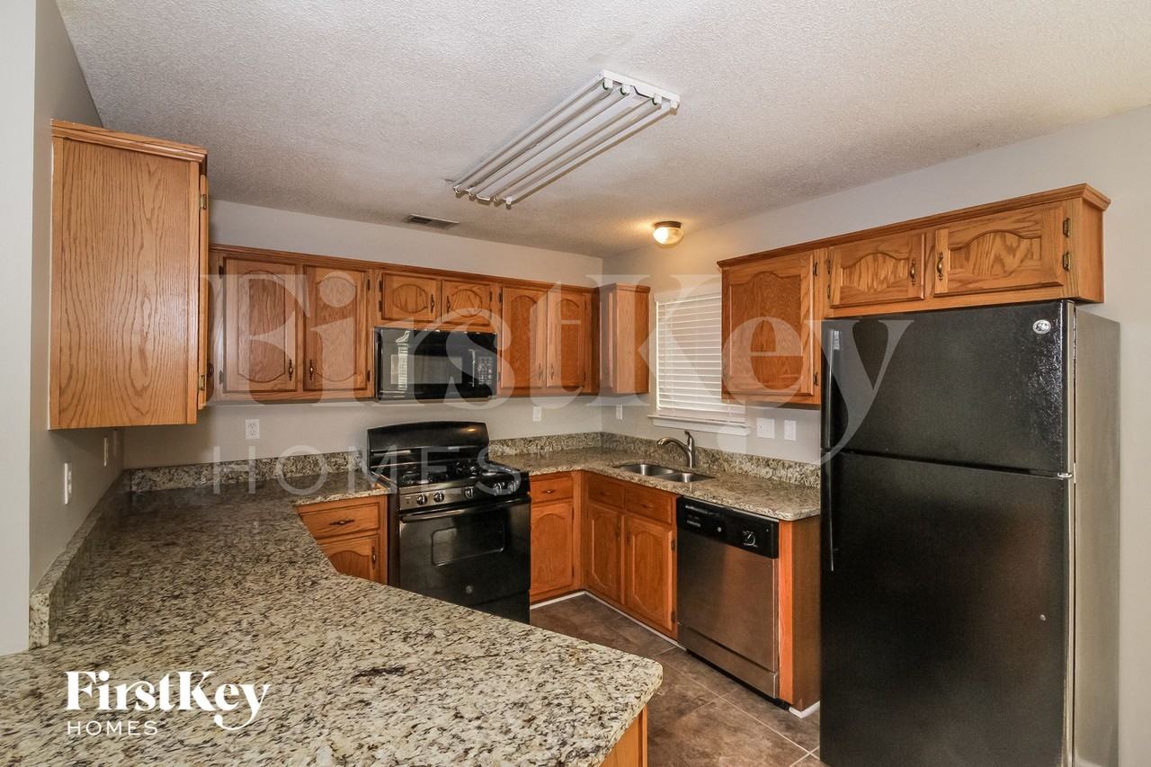 7680 Bramble Ln - Photo 5 of 15