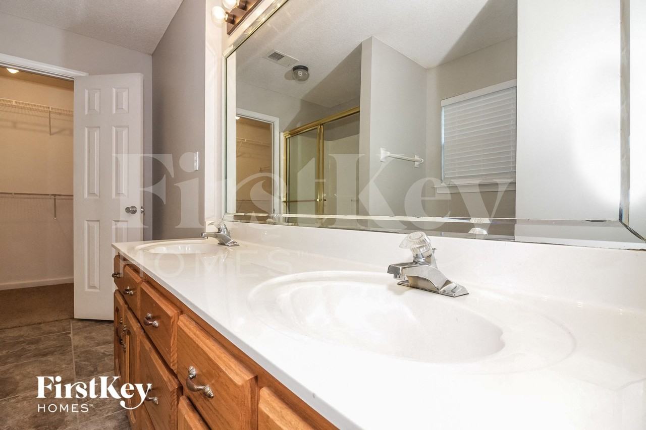 7680 Bramble Ln - Photo 7 of 15