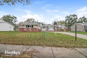 featured image of 6S124 Lakewood Dr