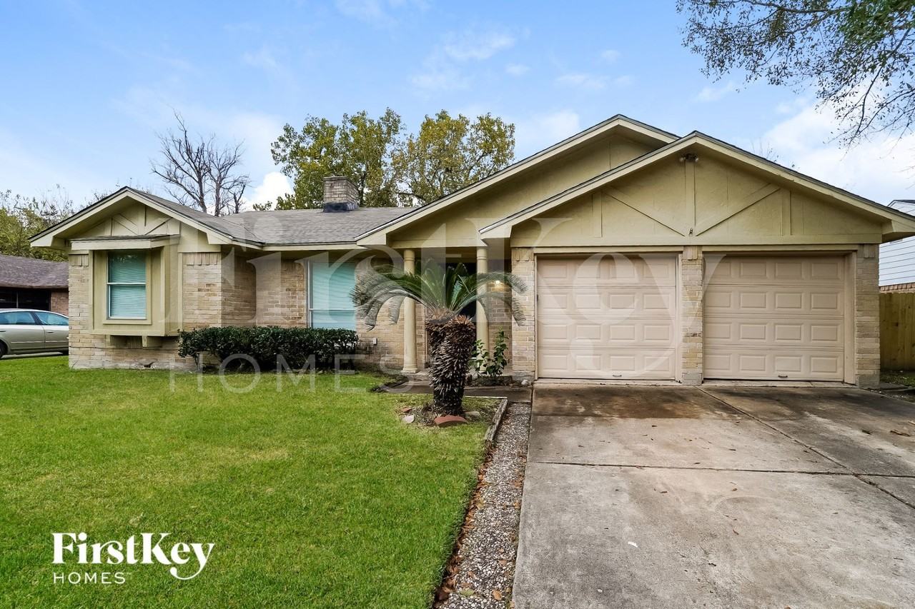 6914 Leandra Dr