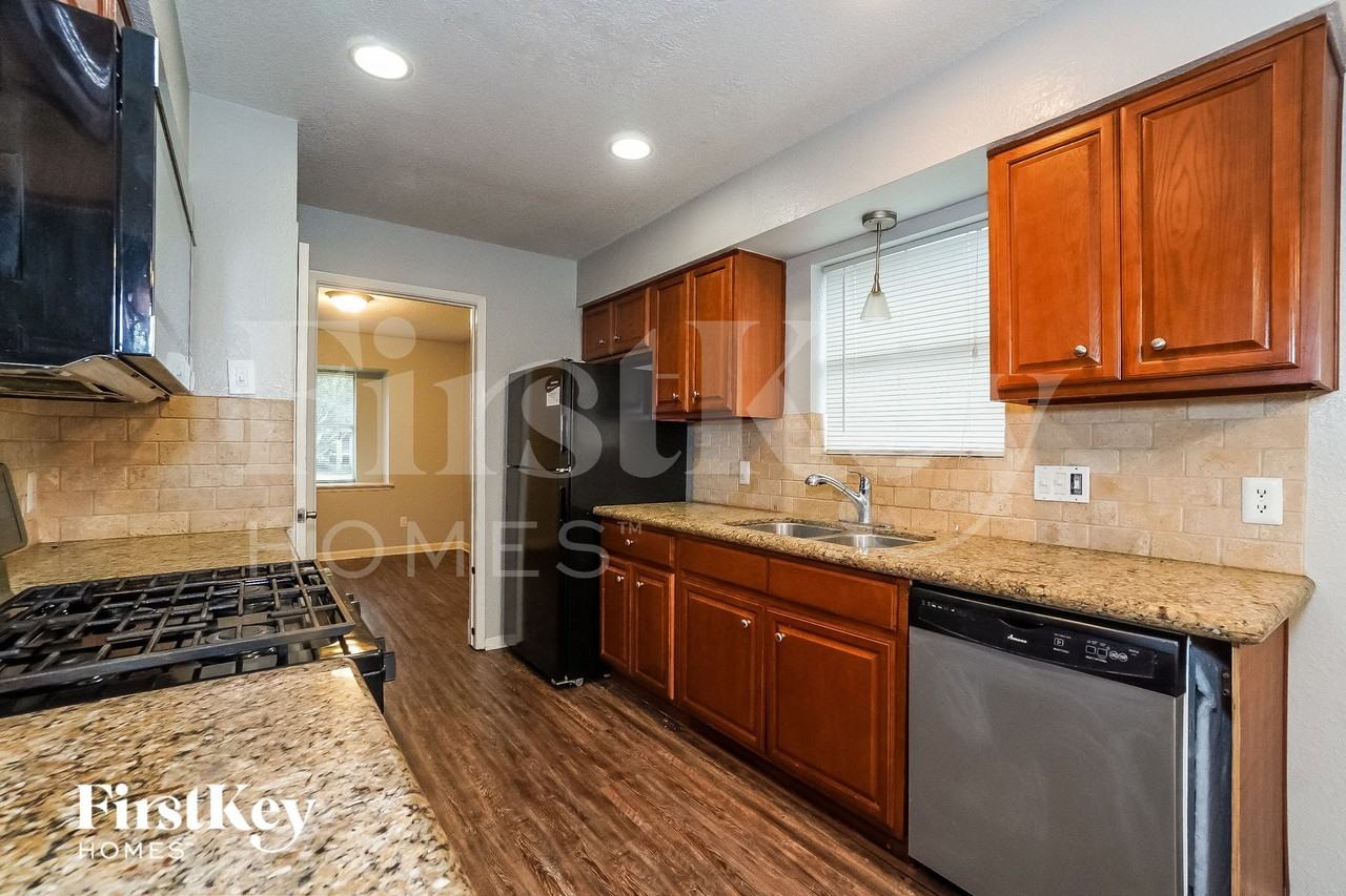 6914 Leandra Dr - Photo 5 of 16