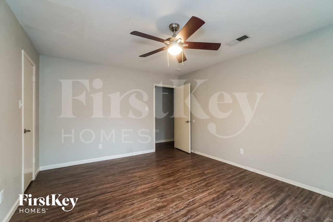 6914 Leandra Dr - Photo 7 of 16