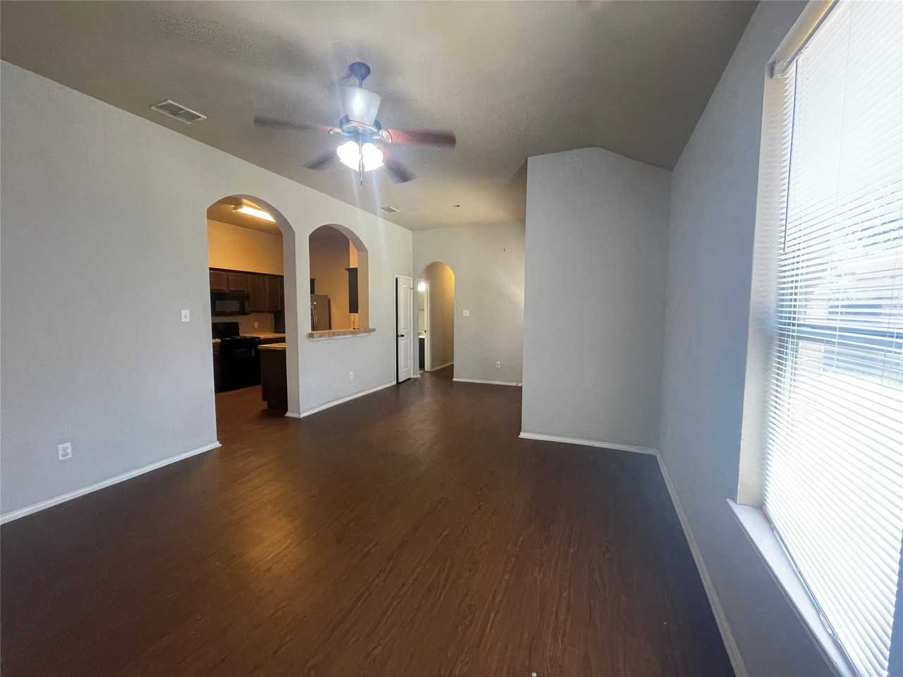 1432 Ravenwood Dr - Photo 2 of 14