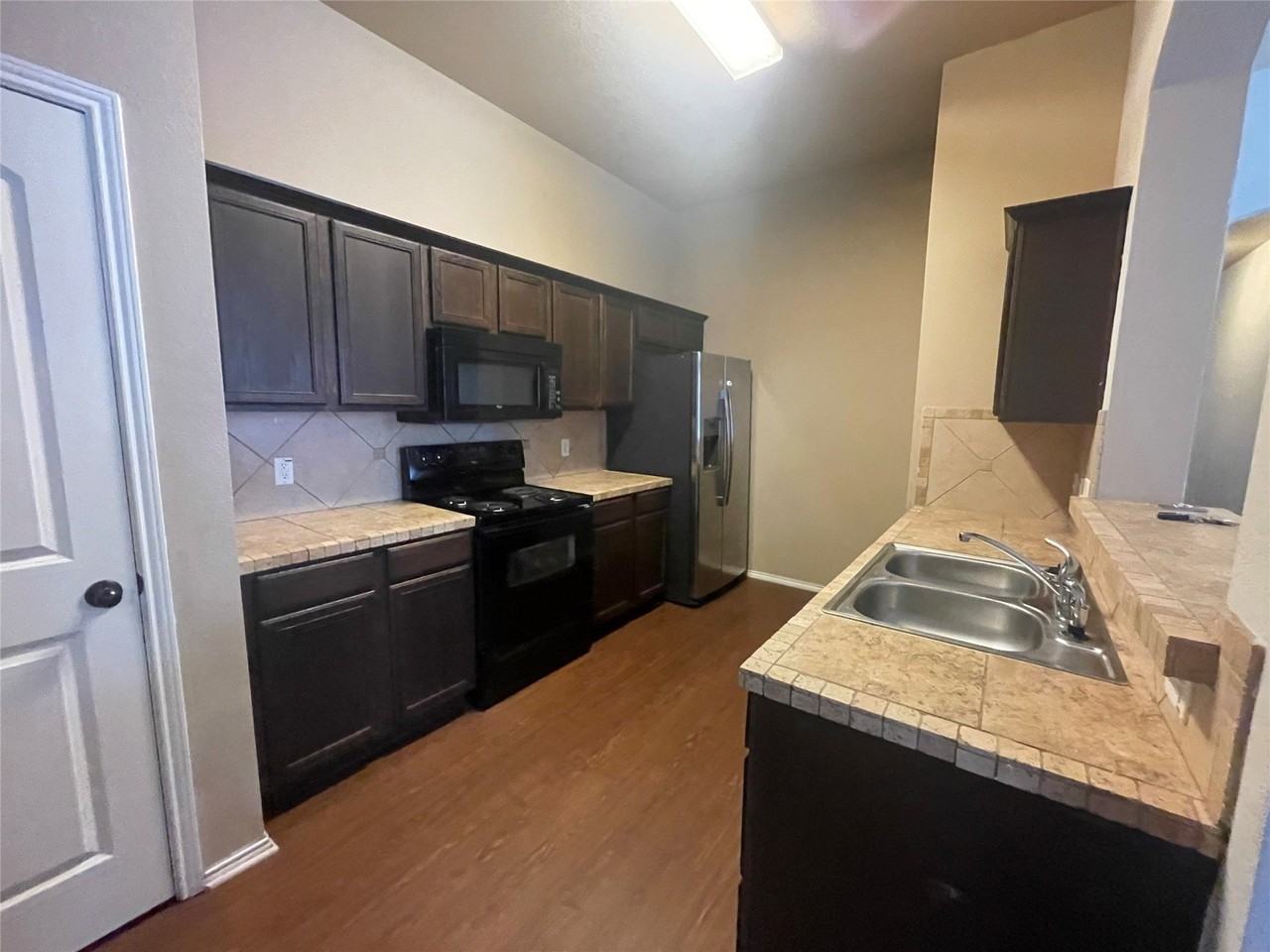 1432 Ravenwood Dr - Photo 5 of 14