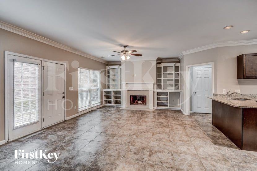 657 Village Crest Cir - Photo 2 of 16