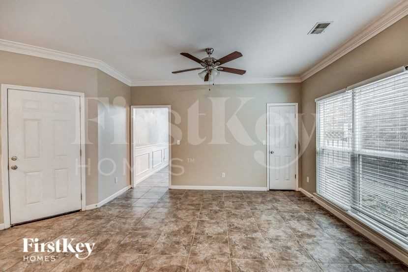657 Village Crest Cir - Photo 3 of 16