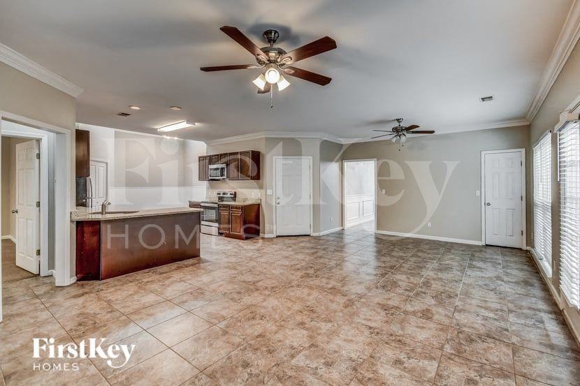 657 Village Crest Cir - Photo 4 of 16