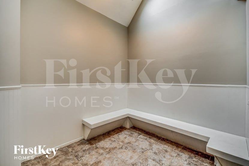 657 Village Crest Cir - Photo 5 of 16