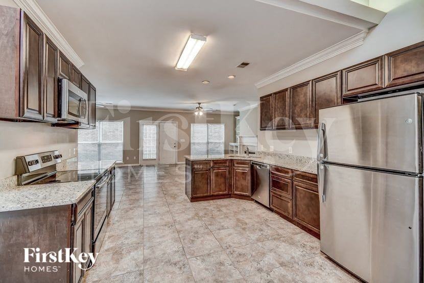 657 Village Crest Cir - Photo 6 of 16