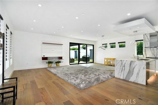 4829 Saloma Ave - Photo 2 of 8