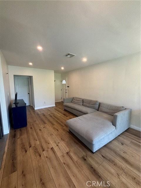 6529 Aura Ave - Photo 4 of 8