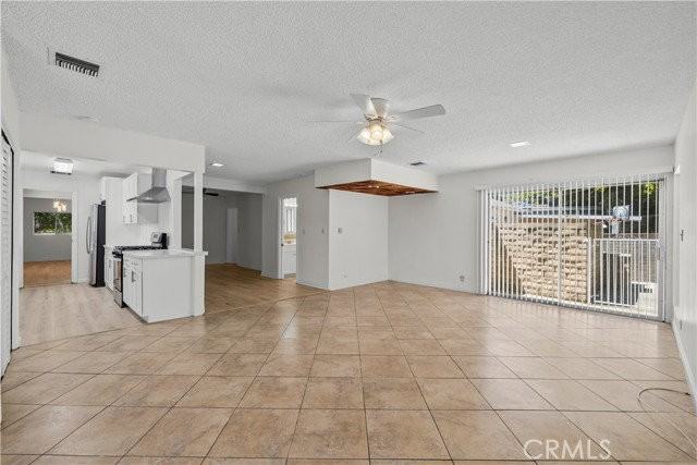 17501 Victory Blvd - Photo 4 of 8