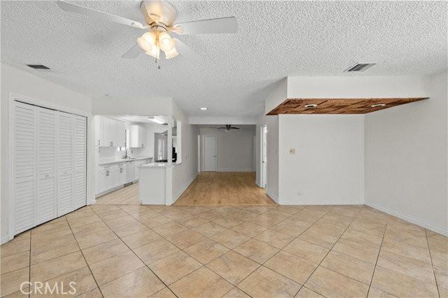 17501 Victory Blvd - Photo 7 of 8