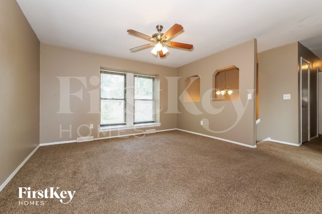 619 Zay Dr - Photo 2 of 16