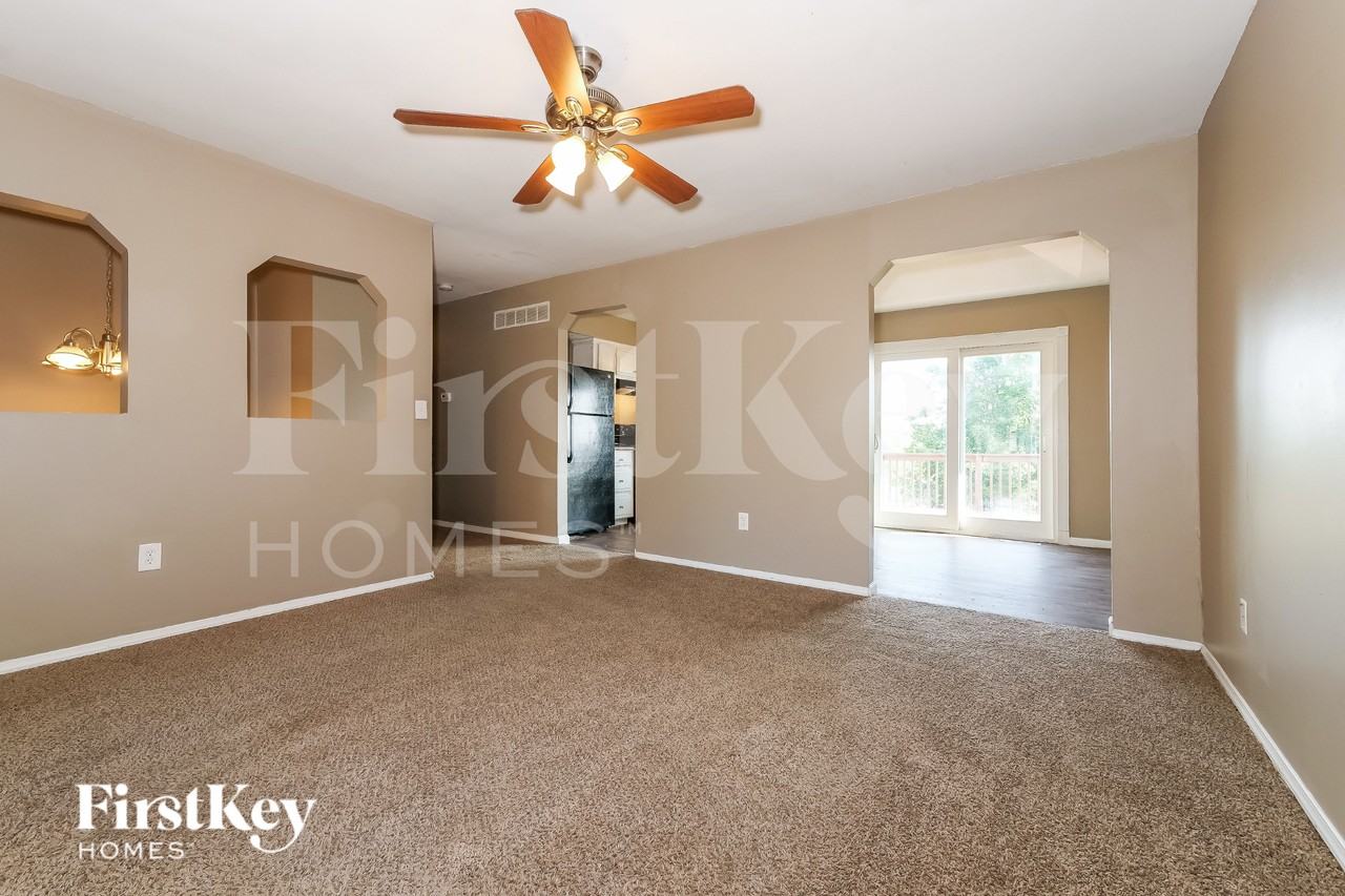 619 Zay Dr - Photo 3 of 16