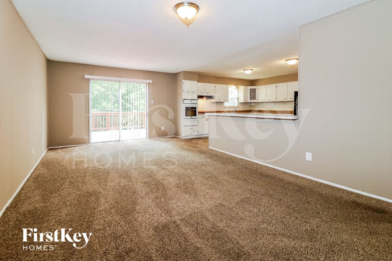 6155 Fox Chase Ct - Photo 5 of 15