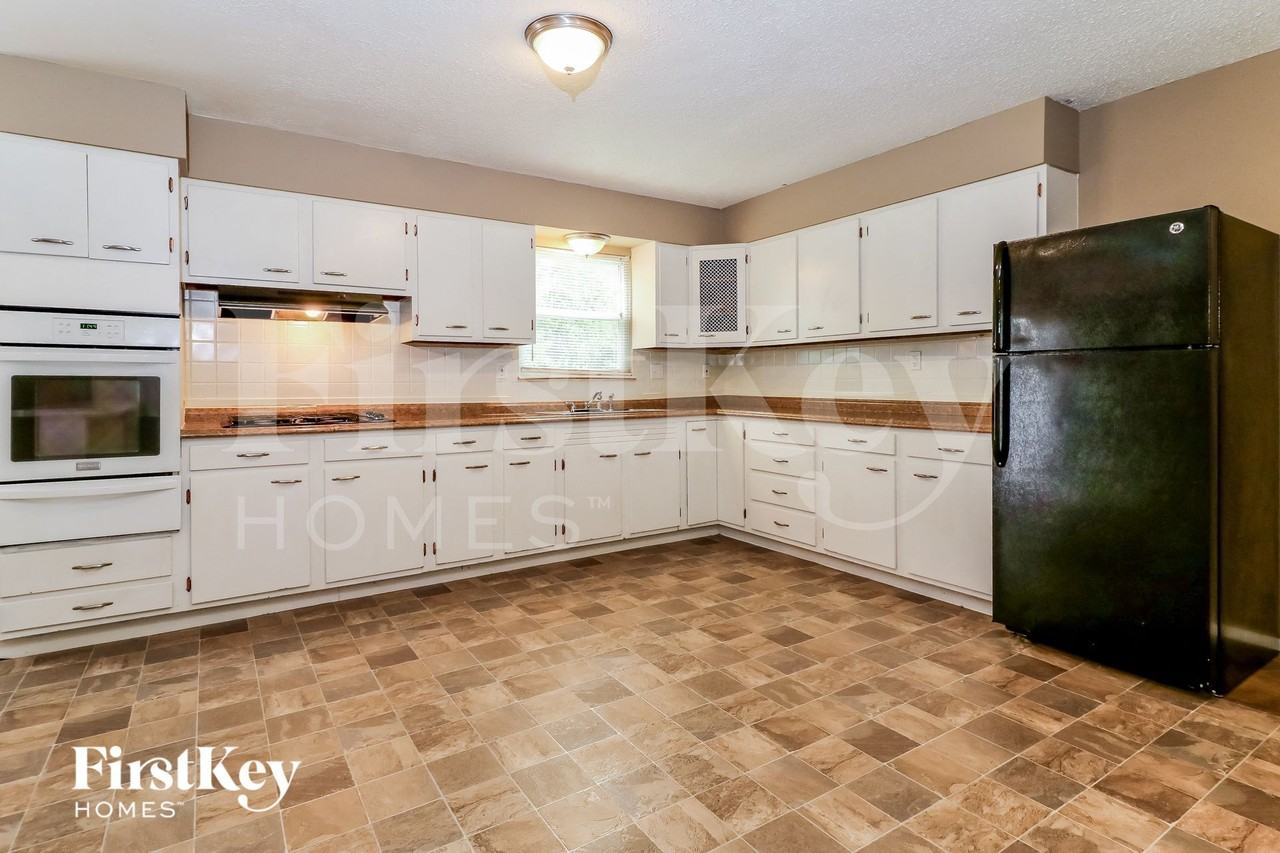 6155 Fox Chase Ct - Photo 7 of 15